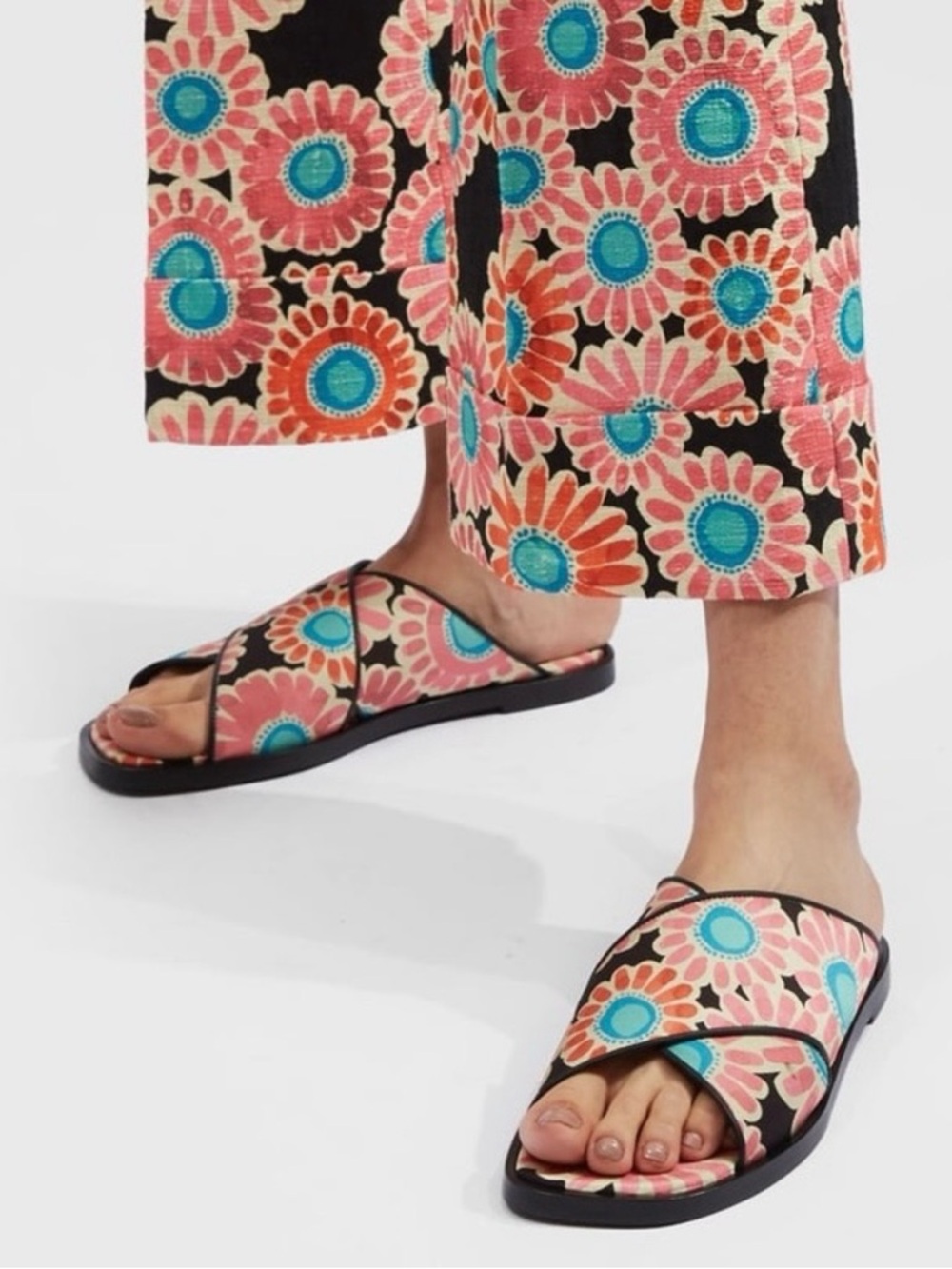 LA DOUBLEJ Criss-Cross Sandals Crazy Daisy Black in Twill size 39